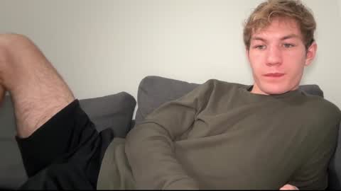 Snapshot of oliver_beck chatting on 01/18/25, 02:25 Oliver Beck online show from 01/18/25, 02:25