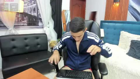 Oliver Chaze  online show from 04/30/26, 10:47