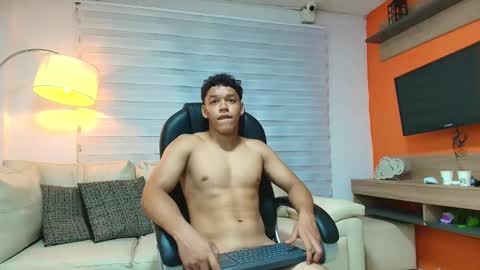 Snapshot of oliver_evans_19 chatting on 04/27/26, 03:15 O L I V E R online show from 04/27/26, 03:15