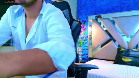 oliver_jamees online show from 03/24/26, 12:21