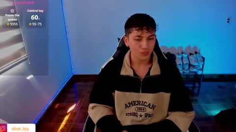 Snapshot of oliver_kyy chatting on 09/11/25, 07:03 oliveeer online show from 09/11/25, 07:03