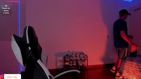 Snapshot of oliver_kyy chatting on 04/26/26, 09:56 oliveeer online show from 04/26/26, 09:56