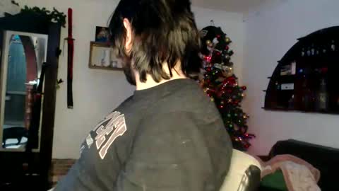 oliver_laid_2023 online show from 12/15/25, 02:05