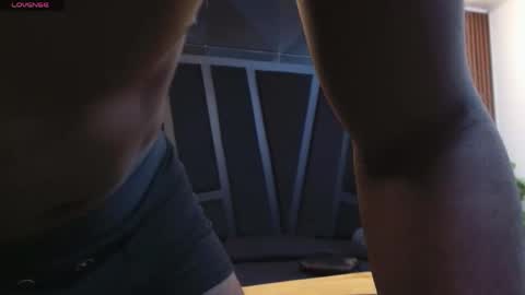 OLIVER LAURENT online show from 04/12/26, 01:16