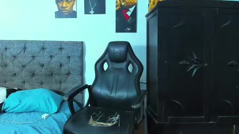 oliver_smith_2 online show from 04/19/26, 06:43