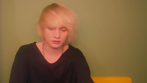 Snapshot of oliver_sweet_ chatting on 12/29/24, 01:34 Oliver online show from 12/29/24, 01:34