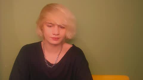 Snapshot of oliver_sweet_ chatting on 12/30/24, 01:58 Oliver online show from 12/30/24, 01:58