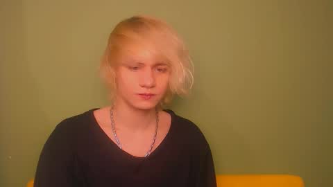 Snapshot of oliver_sweet_ chatting on 12/31/24, 01:47 Oliver online show from 12/31/24, 01:47