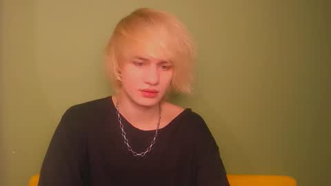 Snapshot of oliver_sweet_ chatting on 01/07/25, 01:59 Oliver online show from 01/07/25, 01:59