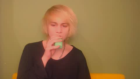 Snapshot of oliver_sweet_ chatting on 01/12/25, 01:53 Oliver online show from 01/12/25, 01:53