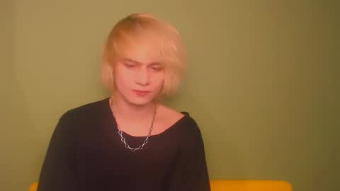 Snapshot of oliver_sweet_ chatting on 01/14/25, 02:19 Oliver online show from 01/14/25, 02:19