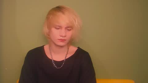 Snapshot of oliver_sweet_ chatting on 01/15/25, 01:56 Oliver online show from 01/15/25, 01:56