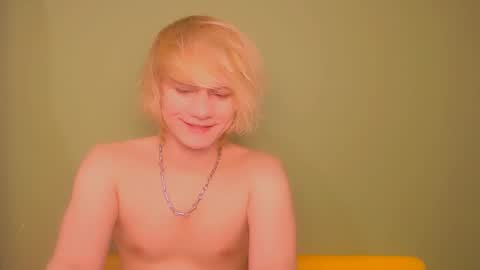 Snapshot of oliver_sweet_ chatting on 01/18/25, 02:03 Oliver online show from 01/18/25, 02:03