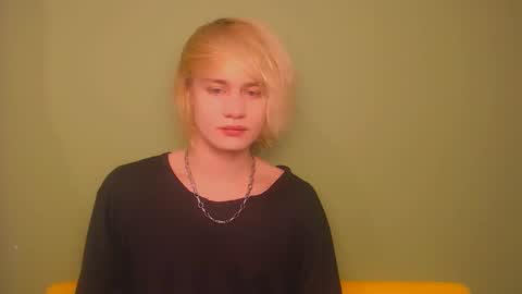 Snapshot of oliver_sweet_ chatting on 01/19/25, 02:15 Oliver online show from 01/19/25, 02:15