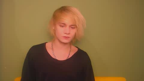 Snapshot of oliver_sweet_ chatting on 01/21/25, 02:11 Oliver online show from 01/21/25, 02:11