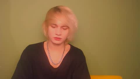 Snapshot of oliver_sweet_ chatting on 01/26/25, 02:14 Oliver online show from 01/26/25, 02:14