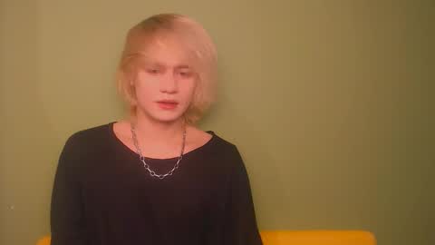 Snapshot of oliver_sweet_ chatting on 01/27/25, 02:10 Oliver online show from 01/27/25, 02:10