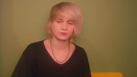 Snapshot of oliver_sweet_ chatting on 01/28/25, 08:26 Oliver online show from 01/28/25, 08:26