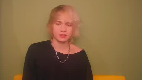 Snapshot of oliver_sweet_ chatting on 02/02/25, 08:19 Oliver online show from 02/02/25, 08:19