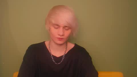 Snapshot of oliver_sweet_ chatting on 02/15/25, 02:26 Oliver online show from 02/15/25, 02:26