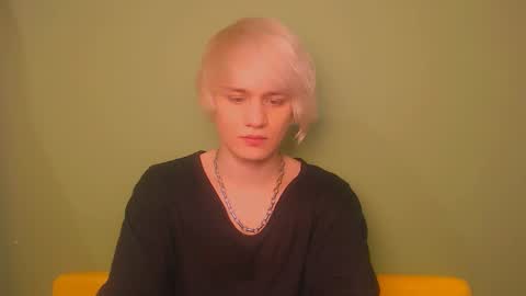 Snapshot of oliver_sweet_ chatting on 02/27/25, 02:10 Oliver online show from 02/27/25, 02:10