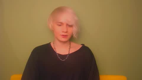 Snapshot of oliver_sweet_ chatting on 03/02/25, 11:42 Oliver online show from 03/02/25, 11:42