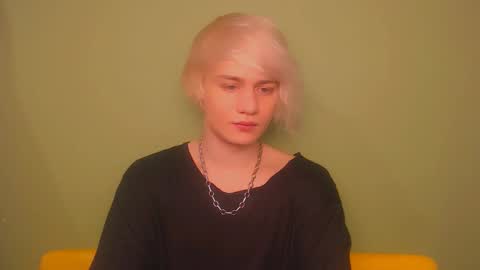 Snapshot of oliver_sweet_ chatting on 03/08/25, 01:50 Oliver online show from 03/08/25, 01:50