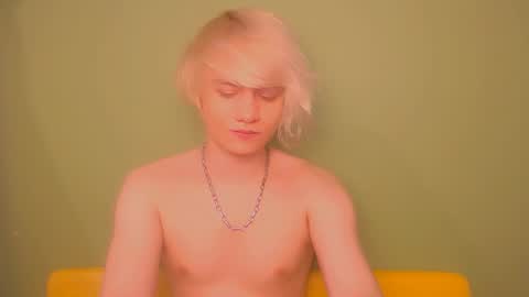 Snapshot of oliver_sweet_ chatting on 03/11/25, 01:37 Oliver online show from 03/11/25, 01:37