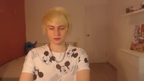 Snapshot of oliver_sweet_ chatting on 09/19/25, 01:40 Oliver online show from 09/19/25, 01:40