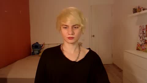 Snapshot of oliver_sweet_ chatting on 09/21/25, 01:51 Oliver online show from 09/21/25, 01:51