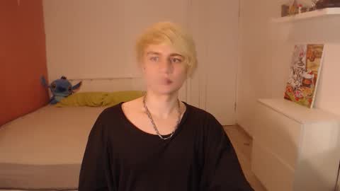 Snapshot of oliver_sweet_ chatting on 09/22/25, 01:18 Oliver online show from 09/22/25, 01:18