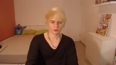 Snapshot of oliver_sweet_ chatting on 09/23/25, 02:03 Oliver online show from 09/23/25, 02:03