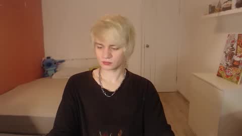 Snapshot of oliver_sweet_ chatting on 10/18/25, 01:52 Oliver online show from 10/18/25, 01:52