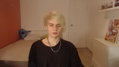 Snapshot of oliver_sweet_ chatting on 10/20/25, 01:39 Oliver online show from 10/20/25, 01:39