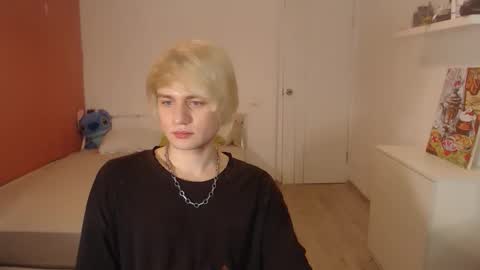 Snapshot of oliver_sweet_ chatting on 10/29/25, 02:14 Oliver online show from 10/29/25, 02:14