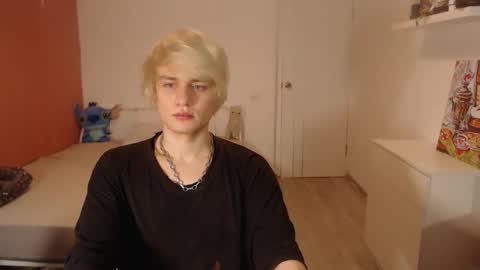 Snapshot of oliver_sweet_ chatting on 11/07/25, 01:05 Oliver online show from 11/07/25, 01:05