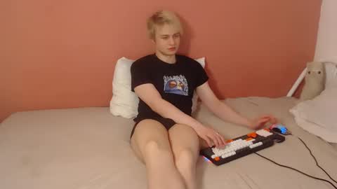 Snapshot of oliver_sweet_ chatting on 04/22/26, 01:30 Oliver online show from 04/22/26, 01:30