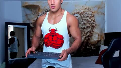 oliver_tommy online show from 11/18/25, 02:32