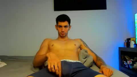 Snapshot of oliverbennet chatting on 10/23/25, 08:07 Oliver bennet online show from 10/23/25, 08:07