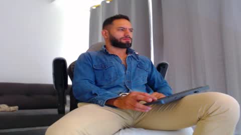 oliver online show from 11/28/25, 02:53