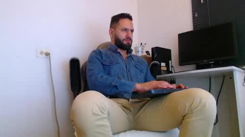 oliver online show from 04/14/26, 02:12