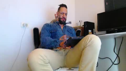 Snapshot of oliverdrew1 chatting on 05/02/26, 01:38 oliver online show from 05/02/26, 01:38