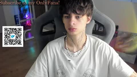 Snapshot of oliverrgroove chatting on 09/21/25, 02:29 oliverrgroove online show from 09/21/25, 02:29