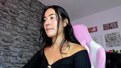 Snapshot of olivia22love chatting on 01/13/25, 01:17 ..................................... 500 am- 1200 pm GMT-5 online show from 01/13/25, 01:17