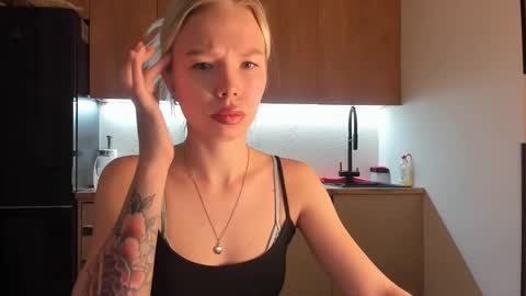 Snapshot of olivia_bells chatting on 12/29/24, 09:30 Olivia 3 online show from 12/29/24, 09:30