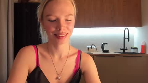 Snapshot of olivia_bells chatting on 01/10/25, 08:48 Olivia 3 online show from 01/10/25, 08:48