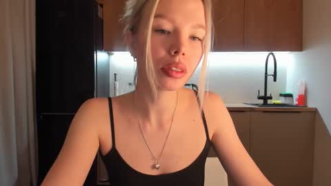 Snapshot of olivia_bells chatting on 01/22/25, 09:43 Olivia 3 online show from 01/22/25, 09:43