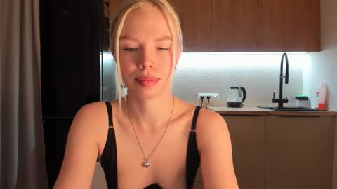 Snapshot of olivia_bells chatting on 02/05/25, 09:29 Olivia 3 online show from 02/05/25, 09:29