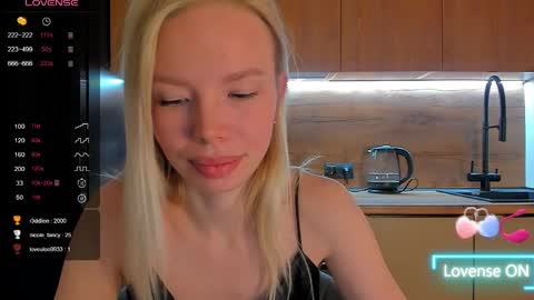 Olivia 3 online show from 04/10/26, 10:14