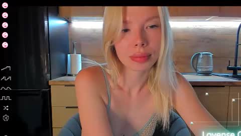 Olivia 3 online show from 06/25/26, 09:41